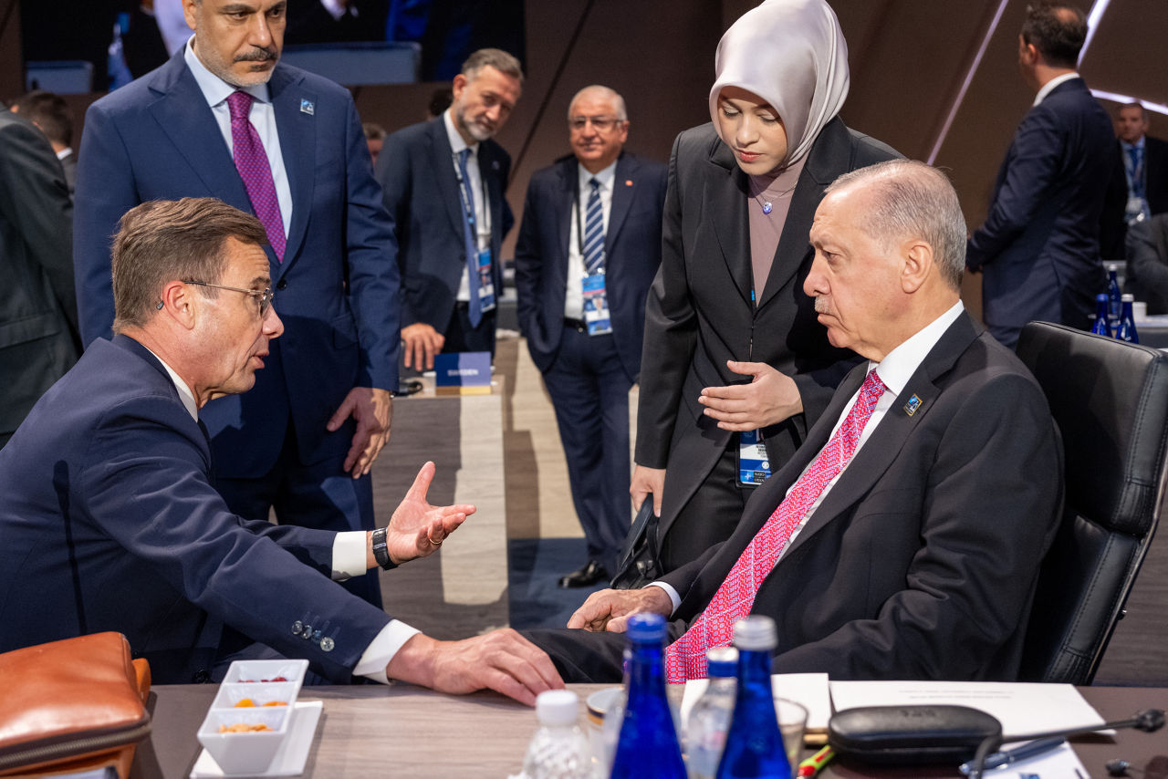 Left to right: Ulf Kristersson (Prime Minister of Sweden) talking with President Recep Tayyip Erdoğan (Türkiye)