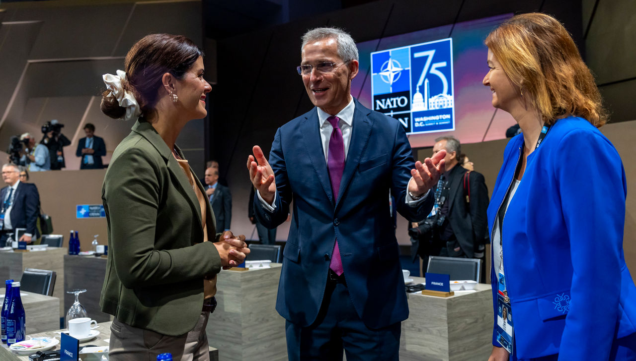 Left to right: Thórdís Kolbrún Reykfjörd Gylfadóttir (Minister of Foreign Affairs, Iceland) with NATO Secretary General Jens Stoltenberg and Tanja Fajon (Minister of Foreign Affairs, Slovenia)