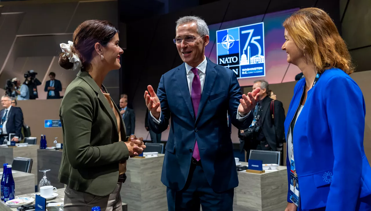 Left to right: Thórdís Kolbrún Reykfjörd Gylfadóttir (Minister of Foreign Affairs, Iceland) with NATO Secretary General Jens Stoltenberg and Tanja Fajon (Minister of Foreign Affairs, Slovenia)