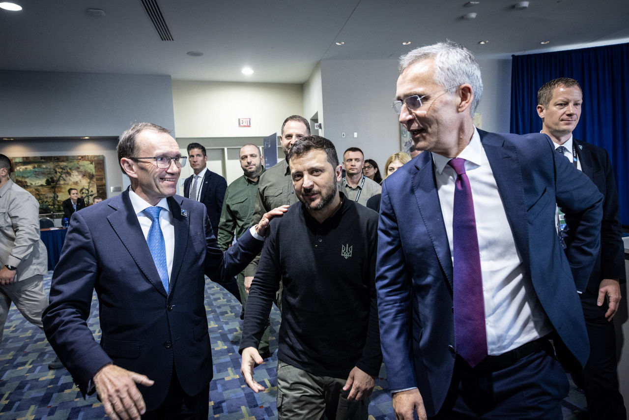 Left to right: Espen Barth Eide (Minister of Foreign Affairs, Norway) with President Volodymyr Zelenskyy (Ukraine) and NATO Secretary General Jens Stoltenberg