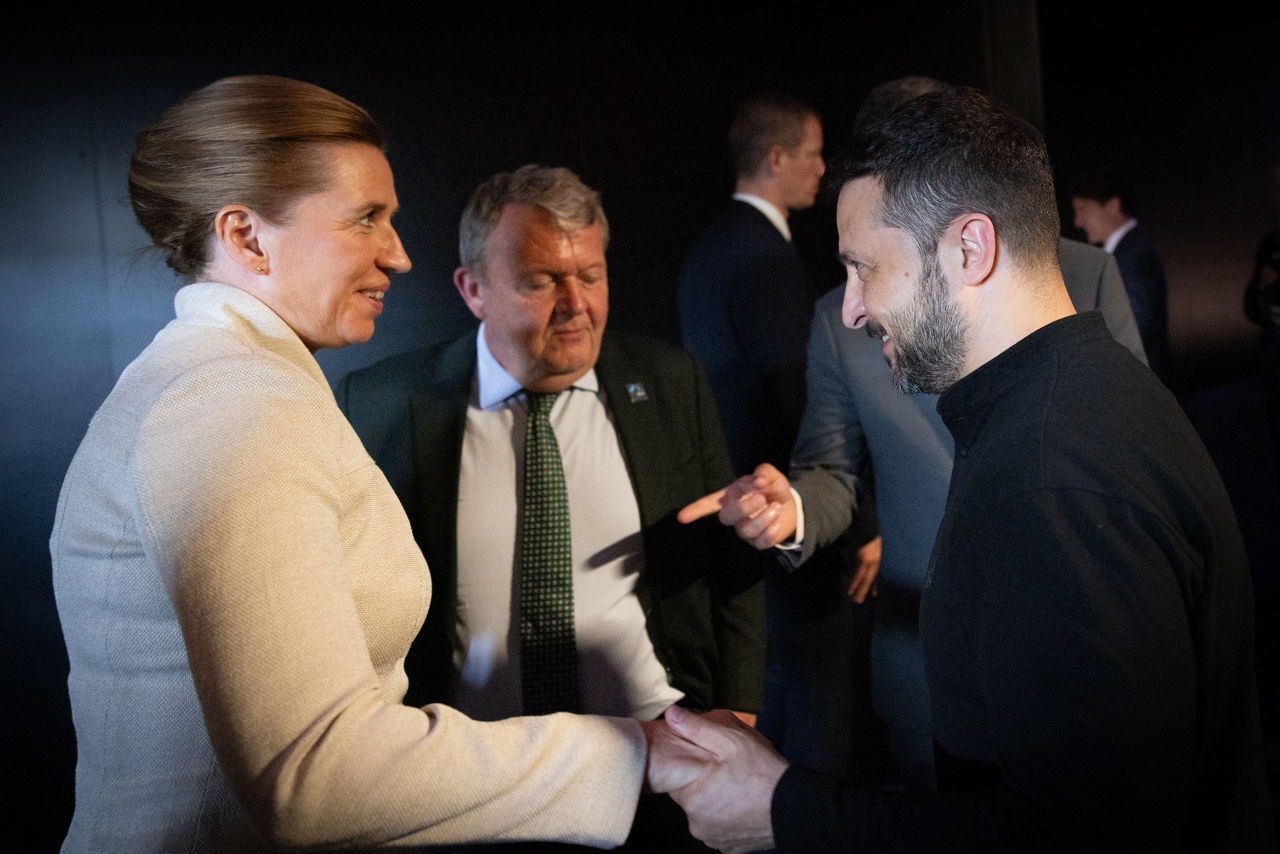 Left to right: Mette Fredriksen (Prime Minister of Denmark) with President Volodymyr Zelenskyy (Ukraine)