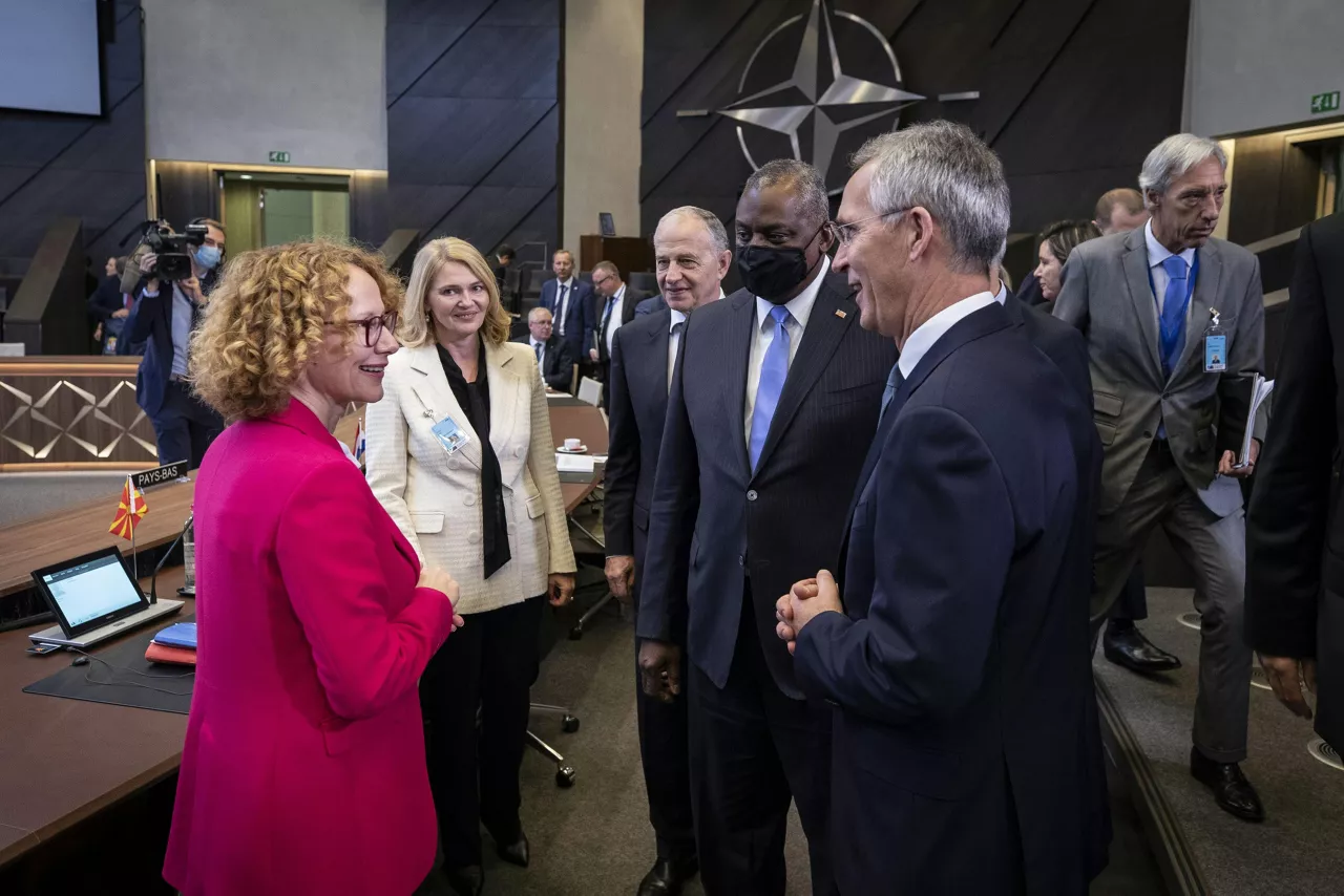 Left to right: Radmilla Shekerinska (Minister of Defence, North Macedonia); Olivera Injac (Minister of Defence, Montenegro); NATO Deputy Secretary General Mircea Geoană; Lloyd J. Austin III (US Secretary of Defense) and NATO Secretary General Jens Stoltenberg