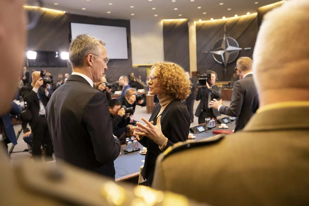 Left to right: NATO Secretary General Jens Stoltenberg and Radmila Shekerinska (Minister of Defence, North Macedonia)