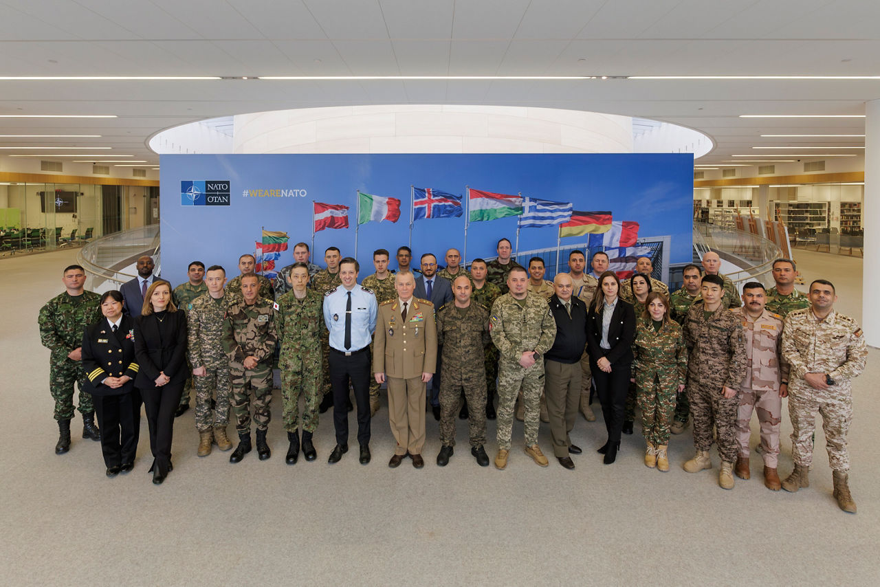 Official picture of the Director of Cooperative Security Major General Dacian-Tiberiu Șerban with Partners at the Familiarization Programme on 5 December 2024