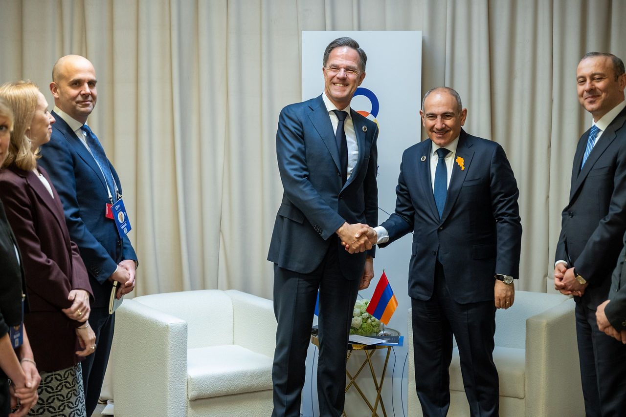 NATO Secretary General Mark Rutte meets with Nikol Pashinyan, Prime Minister of Armenia, at the 8th meeting of the European Political Community