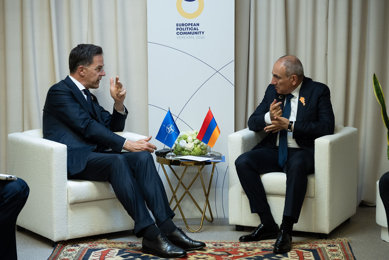 NATO Secretary General Mark Rutte meets with Nikol Pashinyan, Prime Minister of Armenia, at the 8th meeting of the European Political Community