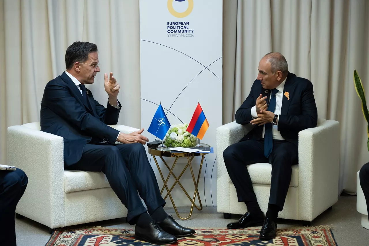 NATO Secretary General Mark Rutte meets with Nikol Pashinyan, Prime Minister of Armenia, at the 8th meeting of the European Political Community