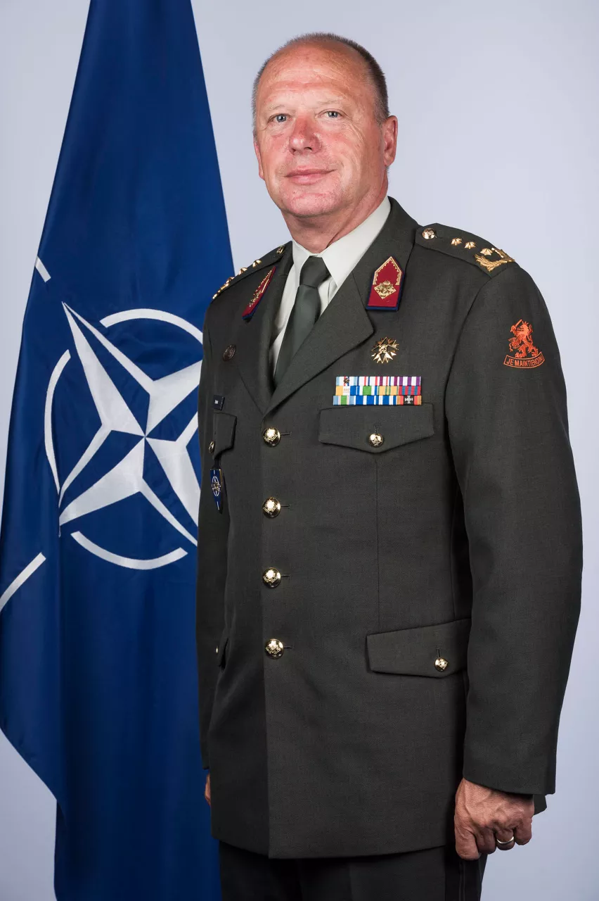 Lieutenant General  Jan Broeks