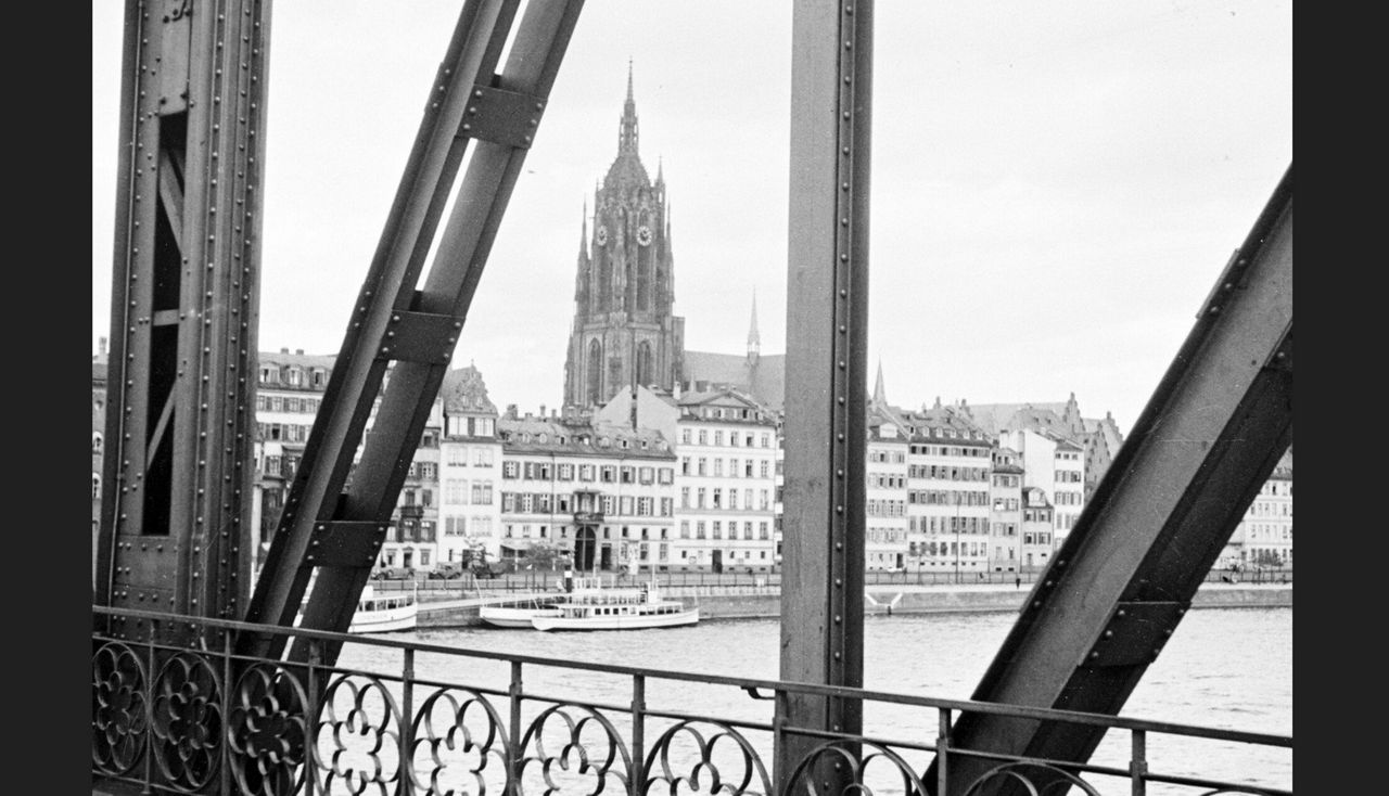 The Frankfurt Cathedral in Germany (Fotosammlung Wilhelm Walther, Bildnummer 5633)