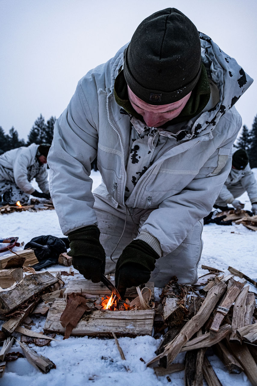 In Lapland, northern Finland, where temperatures regularly drop below -20 degrees Celsius, Finnish instructors from the Finnish Defence Forces’ Jaeger Brigade run different courses for military personnel from various NATO countries.