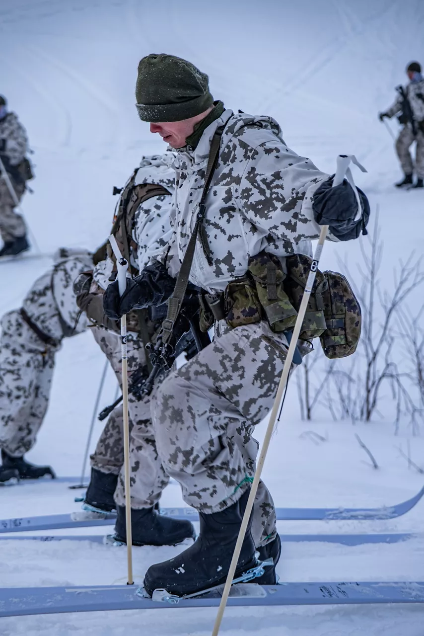 In Lapland, northern Finland, where temperatures regularly drop below -20 degrees Celsius, Finnish instructors from the Finnish Defence Forces’ Jaeger Brigade run different courses for military personnel from various NATO countries.