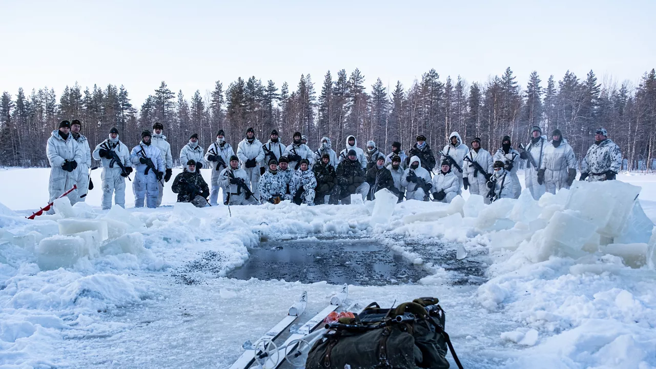 In Lapland, northern Finland, where temperatures regularly drop below -20 degrees Celsius, Finnish instructors from the Finnish Defence Forces’ Jaeger Brigade run different courses for military personnel from various NATO countries.