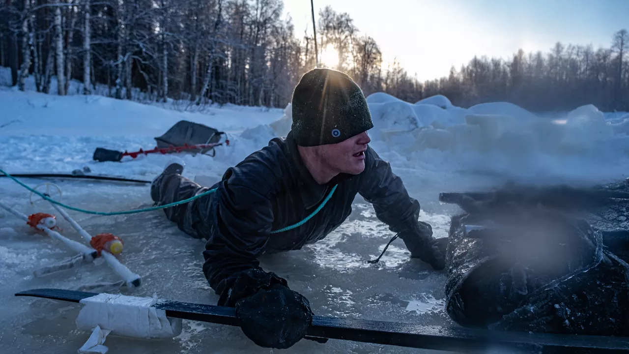 In Lapland, northern Finland, where temperatures regularly drop below -20 degrees Celsius, Finnish instructors from the Finnish Defence Forces’ Jaeger Brigade run different courses for military personnel from various NATO countries.