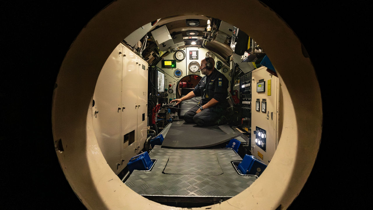 An engineer on board the Swedish submarine rescue vehicle 'URF' monitors equipment as the vehicle descends into the North Sea during Dynamic Monarch 24.

At Dynamic Monarch 24, the world’s most challenging submarine rescue exercise, Allies are testing various complex submarine rescue systems. The exercise is designed to practise interoperability among naval forces and streamline rescue operations in the most challenging of environments where reaction time and specialist equipment are key to saving lives. Dynamic Monarch 24 is taking place off the coast of Norway.