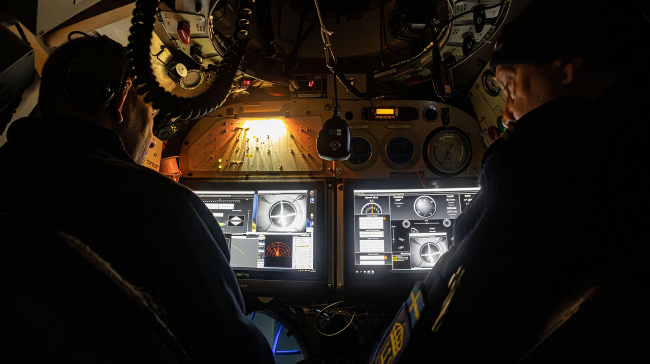 Swedish submarine rescue vehicle pilots operate the 'URF' as it descends into the North Sea during Dynamic Monarch 24.



At Dynamic Monarch 24, the world’s most challenging submarine rescue exercise, Allies are testing various complex submarine rescue systems. The exercise is designed to practise interoperability among naval forces and streamline rescue operations in the most challenging of environments where reaction time and specialist equipment are key to saving lives. Dynamic Monarch 24 is taking place off the coast of Norway.