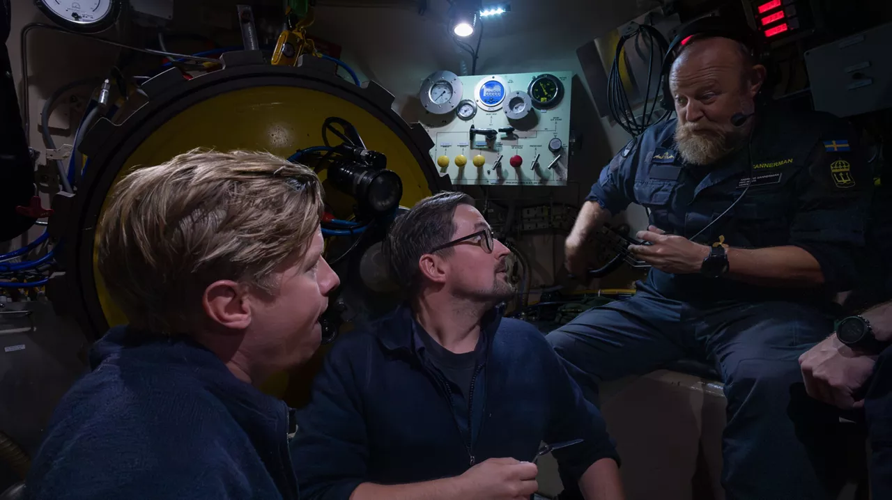 Submariners from the HSwMS Uppland talk to the technician on board the URF during Dynamic Monarch 24.



At Dynamic Monarch 24, the world’s most challenging submarine rescue exercise, Allies are testing various complex submarine rescue systems. The exercise is designed to practise interoperability among naval forces and streamline rescue operations in the most challenging of environments where reaction time and specialist equipment are key to saving lives. Dynamic Monarch 24 is taking place off the coast of Norway.
