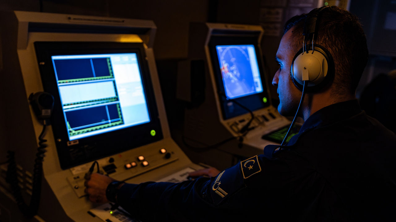 Turkish Navy crew members use radar equipment on board the TCG Alemdar during Dynamic Monarch 24.

At Dynamic Monarch 24, the world’s most challenging submarine rescue exercise, Allies are testing various complex submarine rescue systems. The exercise is designed to practise interoperability among naval forces and streamline rescue operations in the most challenging of environments where reaction time and specialist equipment are key to saving lives. Dynamic Monarch 24 is taking place off the coast of Norway.