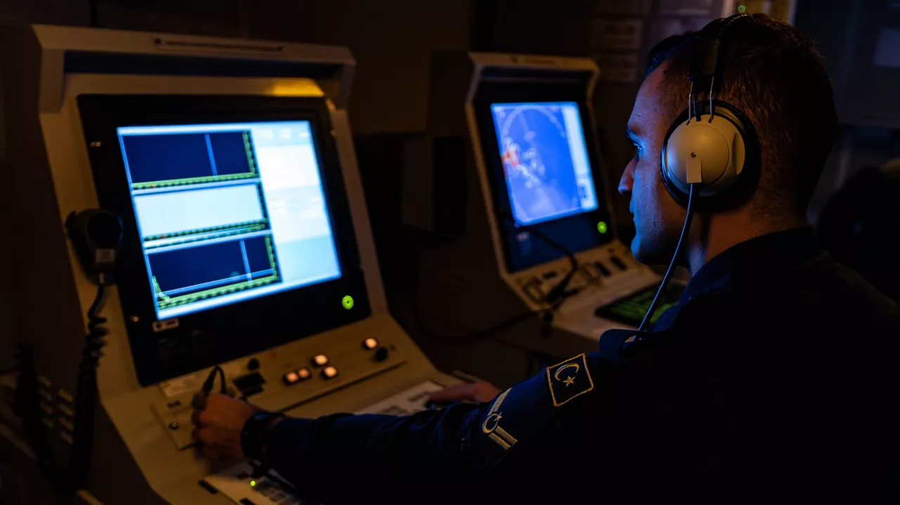 Turkish Navy crew members use radar equipment on board the TCG Alemdar during Dynamic Monarch 24.

At Dynamic Monarch 24, the world’s most challenging submarine rescue exercise, Allies are testing various complex submarine rescue systems. The exercise is designed to practise interoperability among naval forces and streamline rescue operations in the most challenging of environments where reaction time and specialist equipment are key to saving lives. Dynamic Monarch 24 is taking place off the coast of Norway.