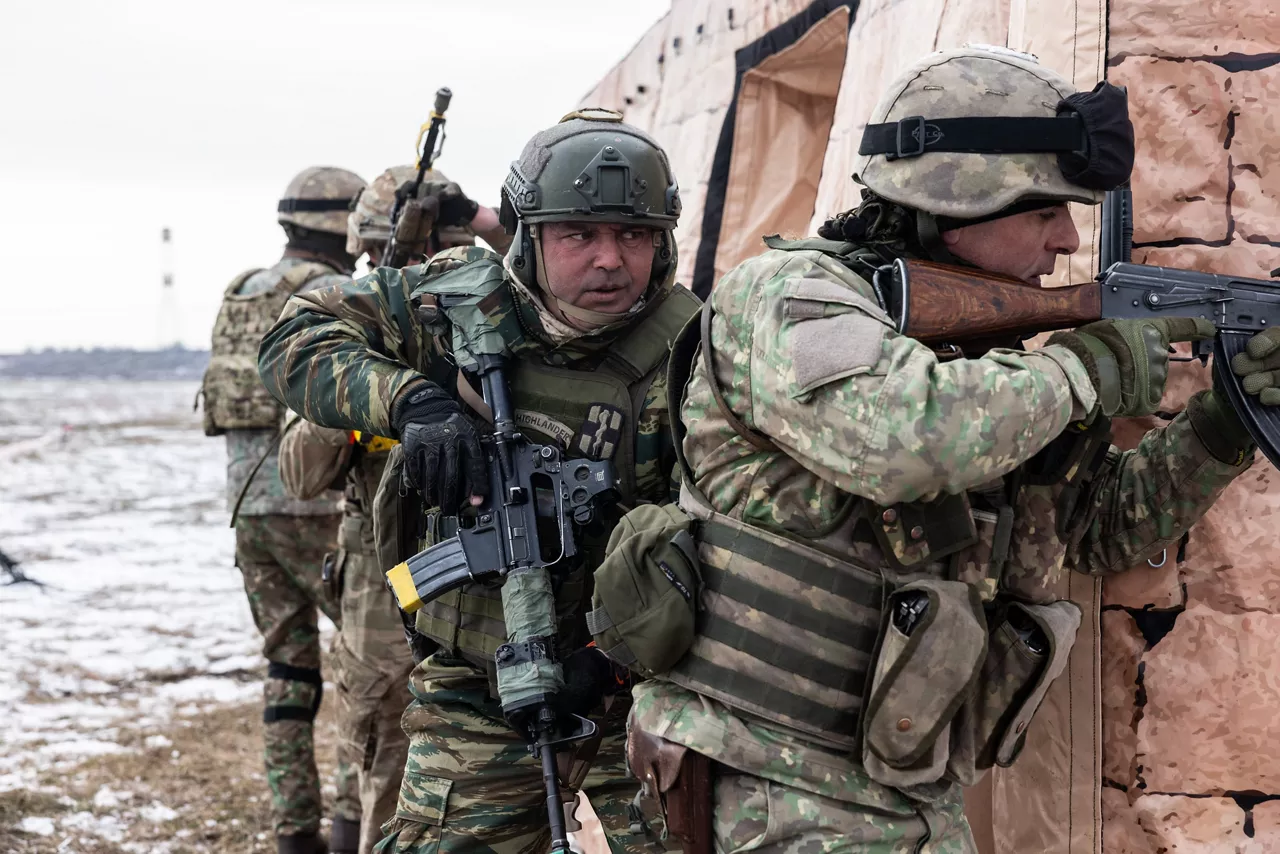 Soldiers from Greece, Romania and the United Kingdom participate in close-quarters combat drills during exercise Steadfast Dart 25 in Romania.

Steadfast Dart was the first deployment exercise for the Allied Reaction Force, or ARF, NATO’s new force-in-readiness. Designed to deploy rapidly and implement the Alliance’s new regional defence plans, the ARF is currently led by NATO Rapidly Deployable Corps Italy.

