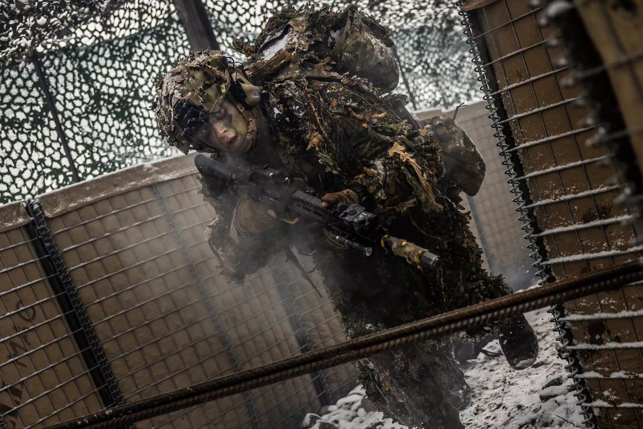 A French paratrooper takes part in a trench-clearing drill during exercise Steadfast Dart 25 in Romania. 

Steadfast Dart was the first deployment exercise for the Allied Reaction Force, or ARF, NATO’s new force-in-readiness. Designed to deploy rapidly and implement the Alliance’s new regional defence plans, the ARF is currently led by NATO Rapidly Deployable Corps Italy.