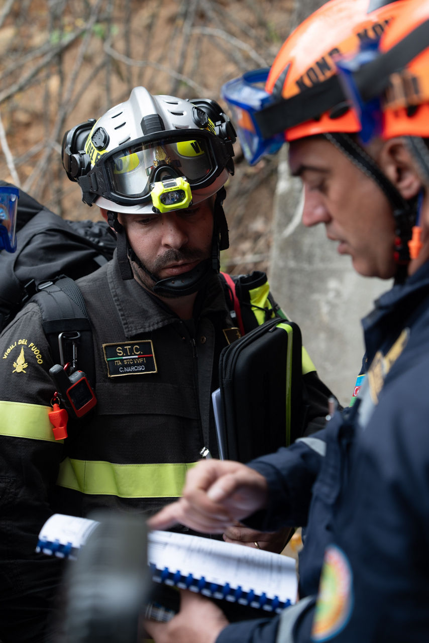 An Italian firefighter and a member of the Azerbaijani search and rescue team exchange tactics during a joint exercise focused on earthquake response.

In one of the year’s largest and most complex civil emergency exercises, soldiers, scientists, and first responders trained in Bulgaria to strengthen coordination and readiness for large-scale disasters. The exercise, “Bulgaria 2025”, took place from 7 until 12 September 2025.