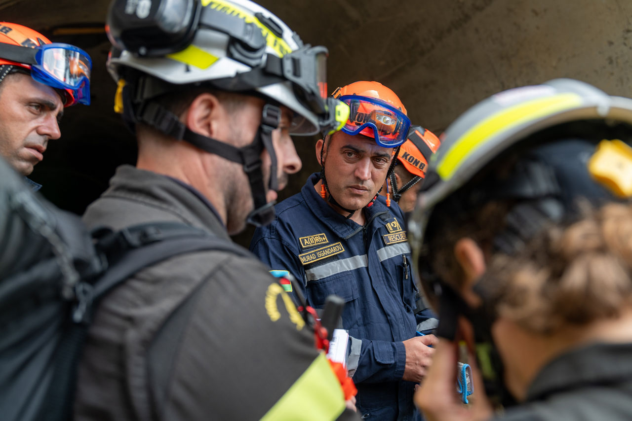 Azerbaijani and Italian rescue teams coordinate tactics during an urban search and rescue exercise.

In one of the year’s largest and most complex civil emergency exercises, soldiers, scientists, and first responders trained in Bulgaria to strengthen coordination and readiness for large-scale disasters. The exercise, “Bulgaria 2025”, took place from 7 until 12 September 2025.