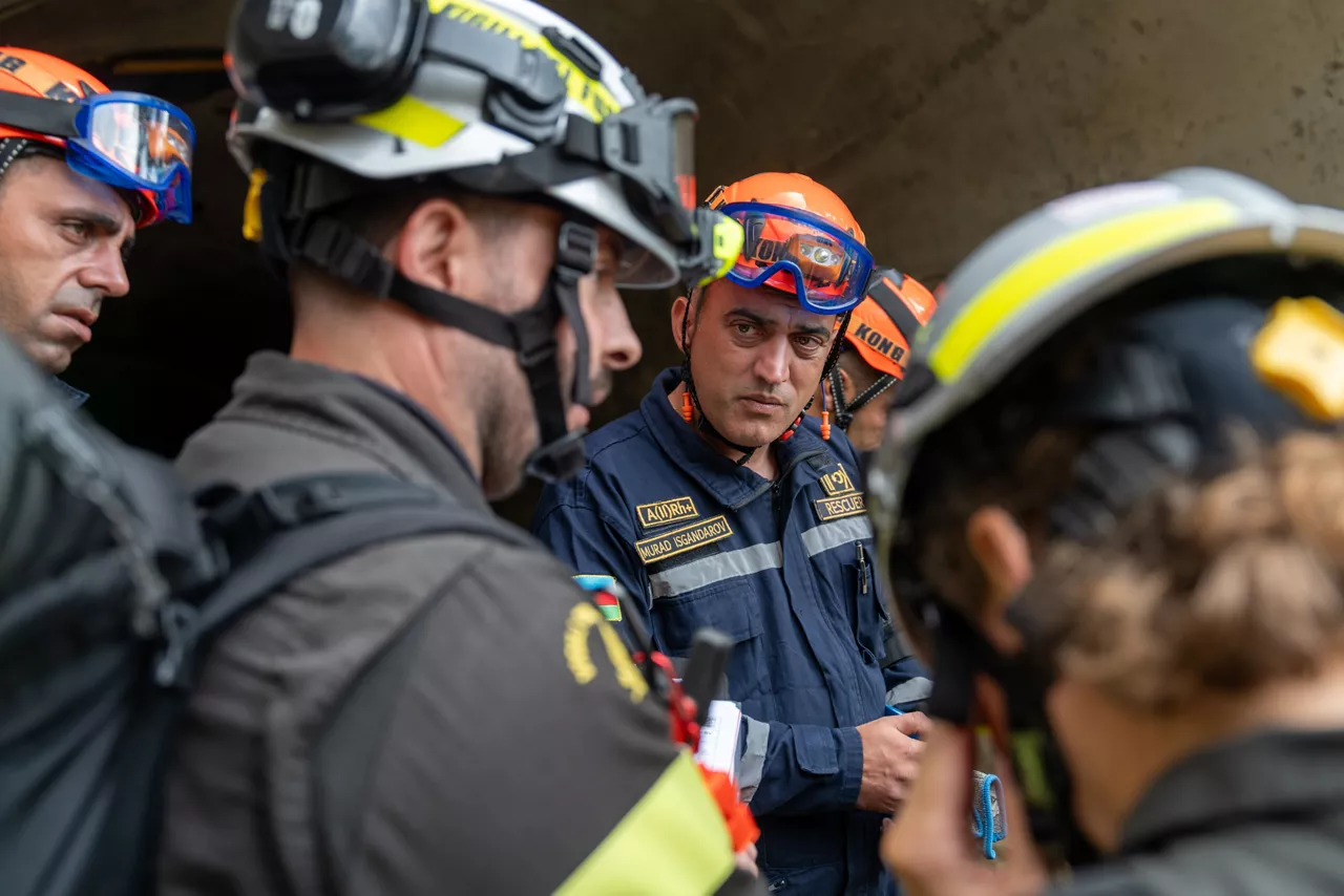 Azerbaijani and Italian rescue teams coordinate tactics during an urban search and rescue exercise.

In one of the year’s largest and most complex civil emergency exercises, soldiers, scientists, and first responders trained in Bulgaria to strengthen coordination and readiness for large-scale disasters. The exercise, “Bulgaria 2025”, took place from 7 until 12 September 2025.