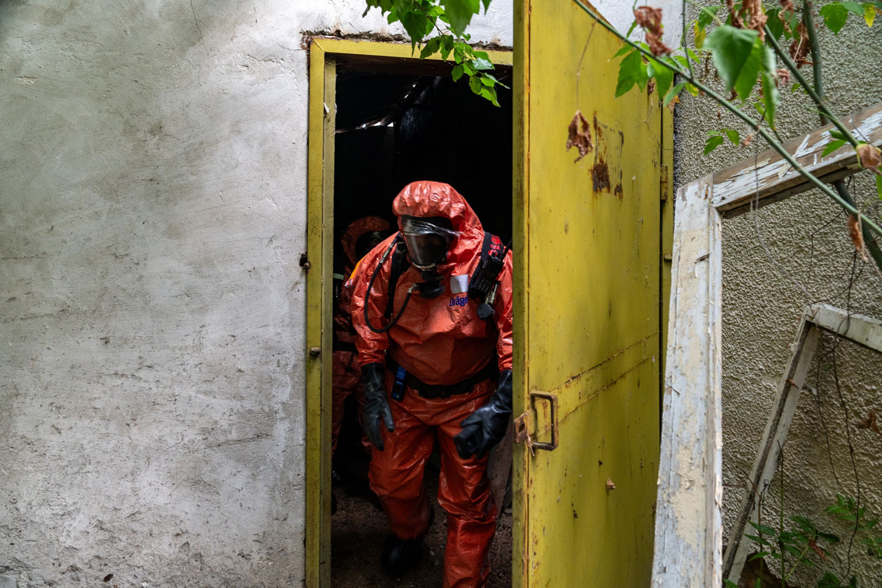 Romanian CBRN specialists search for victims during a simulated chemical, biological, radiological, and nuclear (CBRN) defence exercise.

In one of the year’s largest and most complex civil emergency exercises, soldiers, scientists, and first responders trained in Bulgaria to strengthen coordination and readiness for large-scale disasters. The exercise, “Bulgaria 2025”, took place from 7 until 12 September 2025.