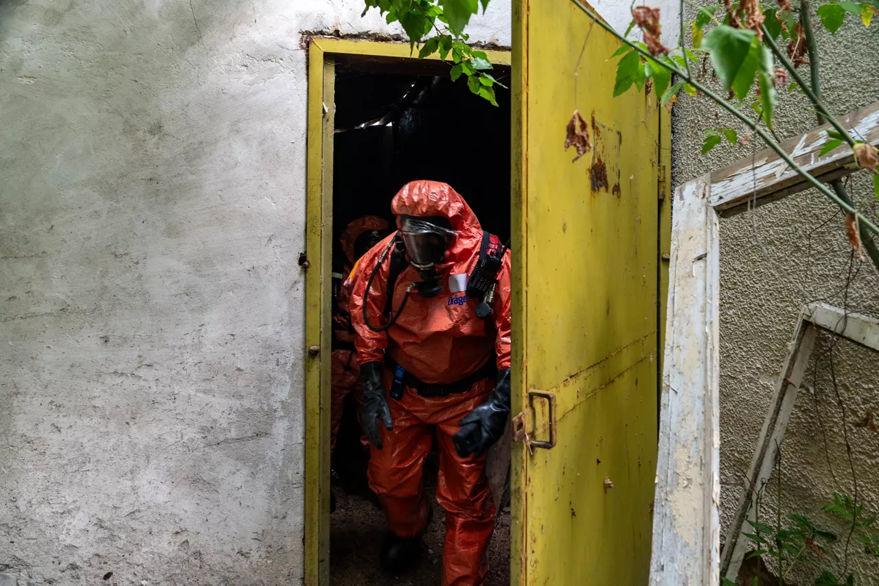 Romanian CBRN specialists search for victims during a simulated chemical, biological, radiological, and nuclear (CBRN) defence exercise.

In one of the year’s largest and most complex civil emergency exercises, soldiers, scientists, and first responders trained in Bulgaria to strengthen coordination and readiness for large-scale disasters. The exercise, “Bulgaria 2025”, took place from 7 until 12 September 2025.