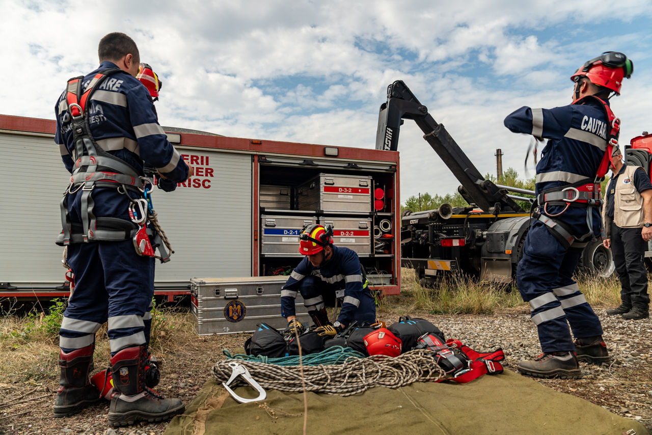 Romanian firefighters prepare for a rope rescue exercise.

In one of the year’s largest and most complex civil emergency exercises, soldiers, scientists, and first responders trained in Bulgaria to strengthen coordination and readiness for large-scale disasters. The exercise, “Bulgaria 2025”, took place from 7 until 12 September 2025.