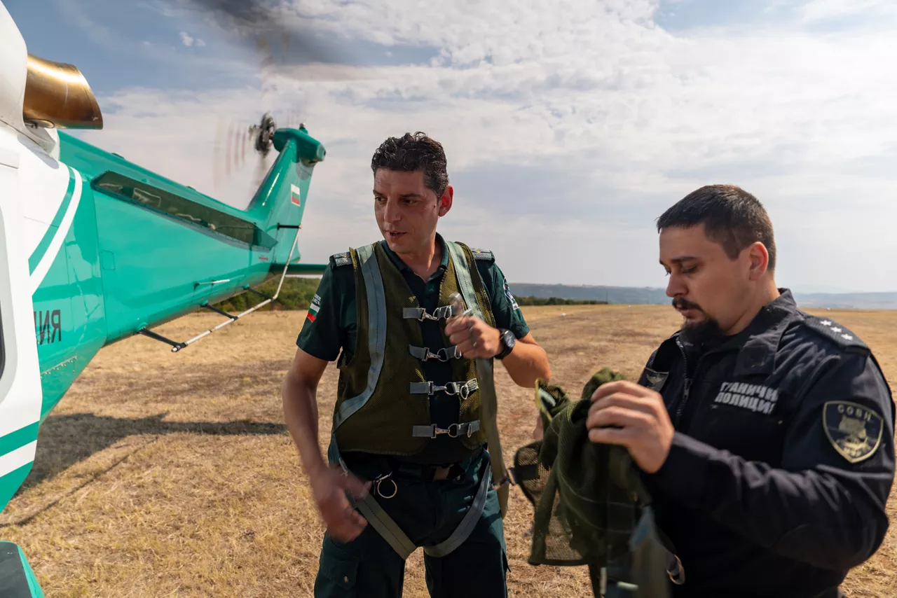 Bulgarian Border Police prepare for a reconnaissance exercise.

In one of the year’s largest and most complex civil emergency exercises, soldiers, scientists, and first responders trained in Bulgaria to strengthen coordination and readiness for large-scale disasters. The exercise, “Bulgaria 2025”, took place from 7 until 12 September 2025.