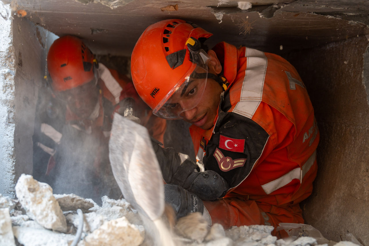 Turkish emergency search and rescue unit clear debris during an urban rescue training exercise.

In one of the year’s largest and most complex civil emergency exercises, soldiers, scientists, and first responders trained in Bulgaria to strengthen coordination and readiness for large-scale disasters. The exercise, “Bulgaria 2025”, took place from 7 until 12 September 2025.