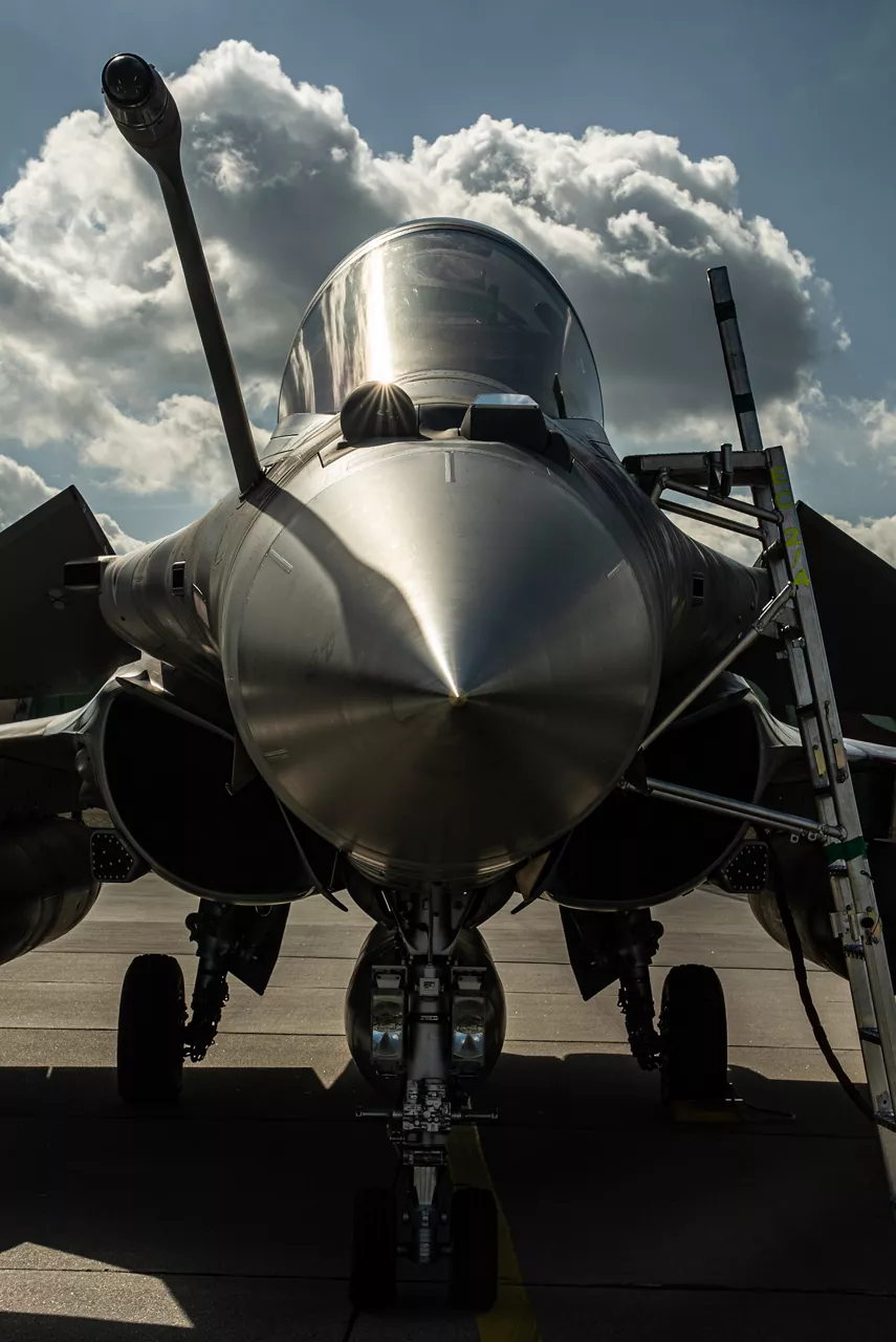 A French Air Force Rafale fighter jet sitting on the tarmac at a Polish airbase. In the wake of the intrusion of Russian drones to Polish airspace on 10 September 2025, the French Air Force has deployed three Rafale fighter jets to Poland as part of the new NATO activity “Eastern Sentry”.