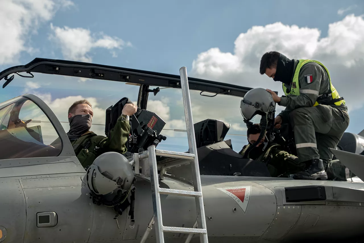 French Rafale pilots prepare to takeoff during a scheduled scramble. In the wake of the intrusion of Russian drones to Polish airspace on 10 September 2025, the French Air Force has deployed three Rafale fighter jets to Poland as part of the new NATO activity “Eastern Sentry”.