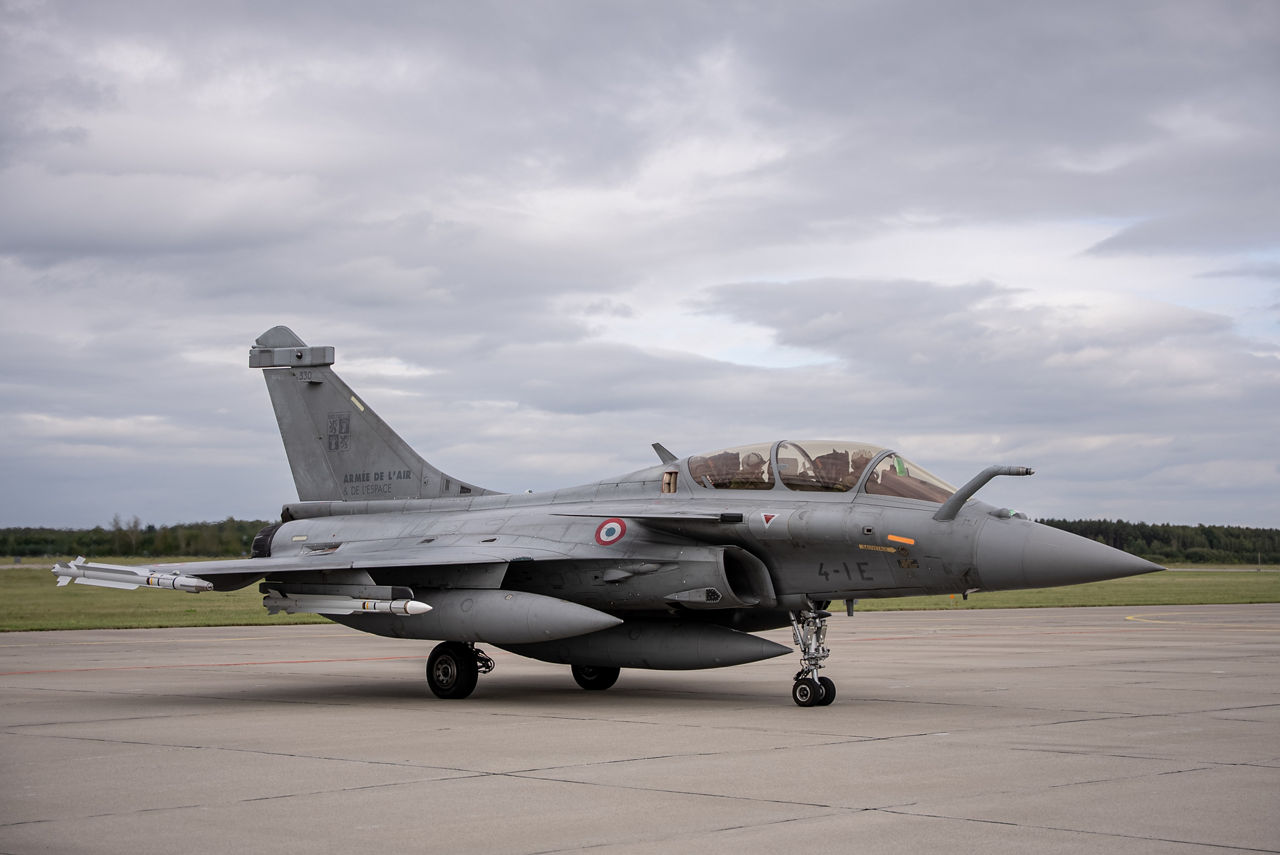 A twin seat French Air Force Rafale on the tarmac of a Polish airbase. In the wake of the intrusion of Russian drones to Polish airspace on 10 September 2025, the French Air Force has deployed three Rafale fighter jets to Poland as part of the new NATO activity “Eastern Sentry”.