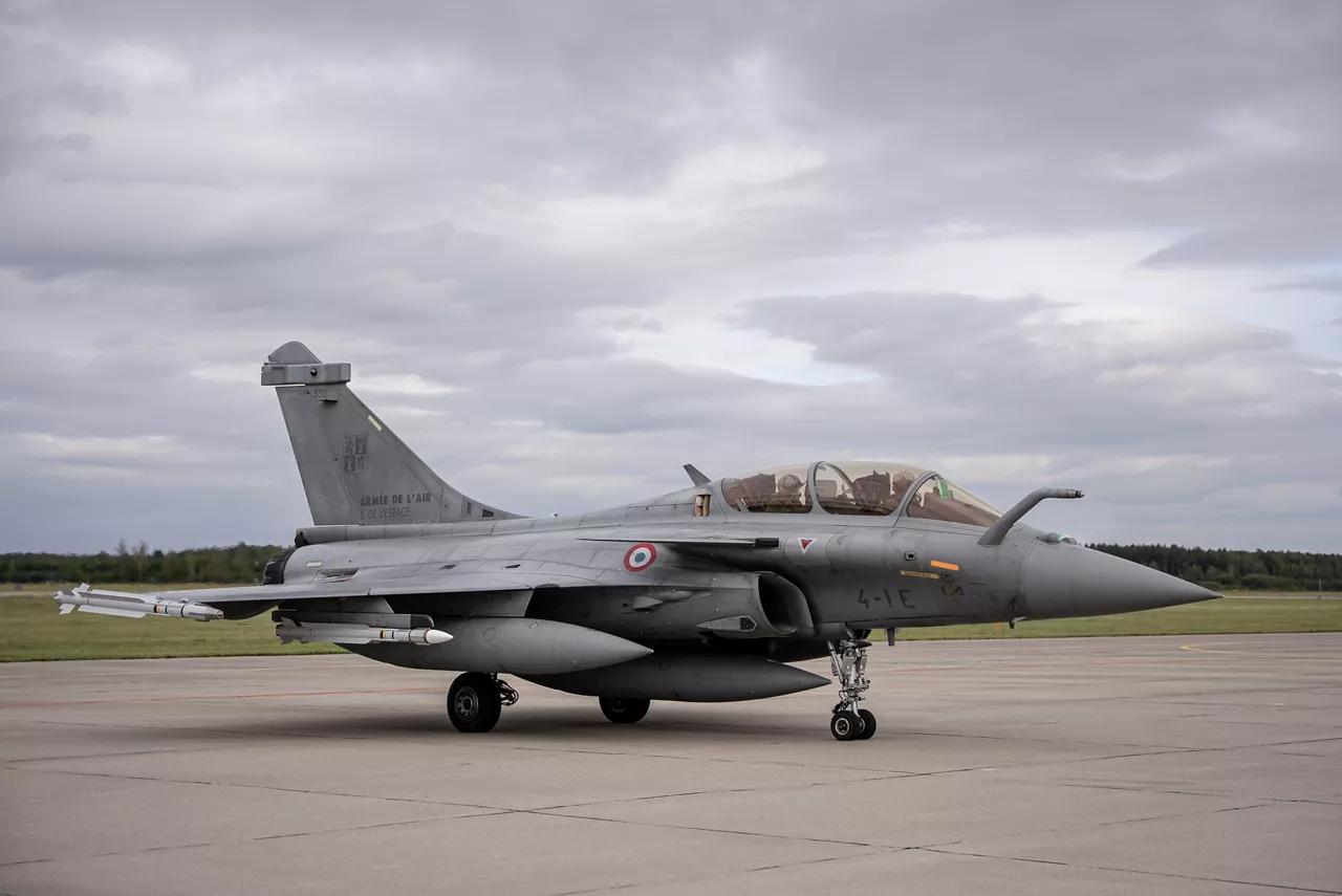 A twin seat French Air Force Rafale on the tarmac of a Polish airbase. In the wake of the intrusion of Russian drones to Polish airspace on 10 September 2025, the French Air Force has deployed three Rafale fighter jets to Poland as part of the new NATO activity “Eastern Sentry”.