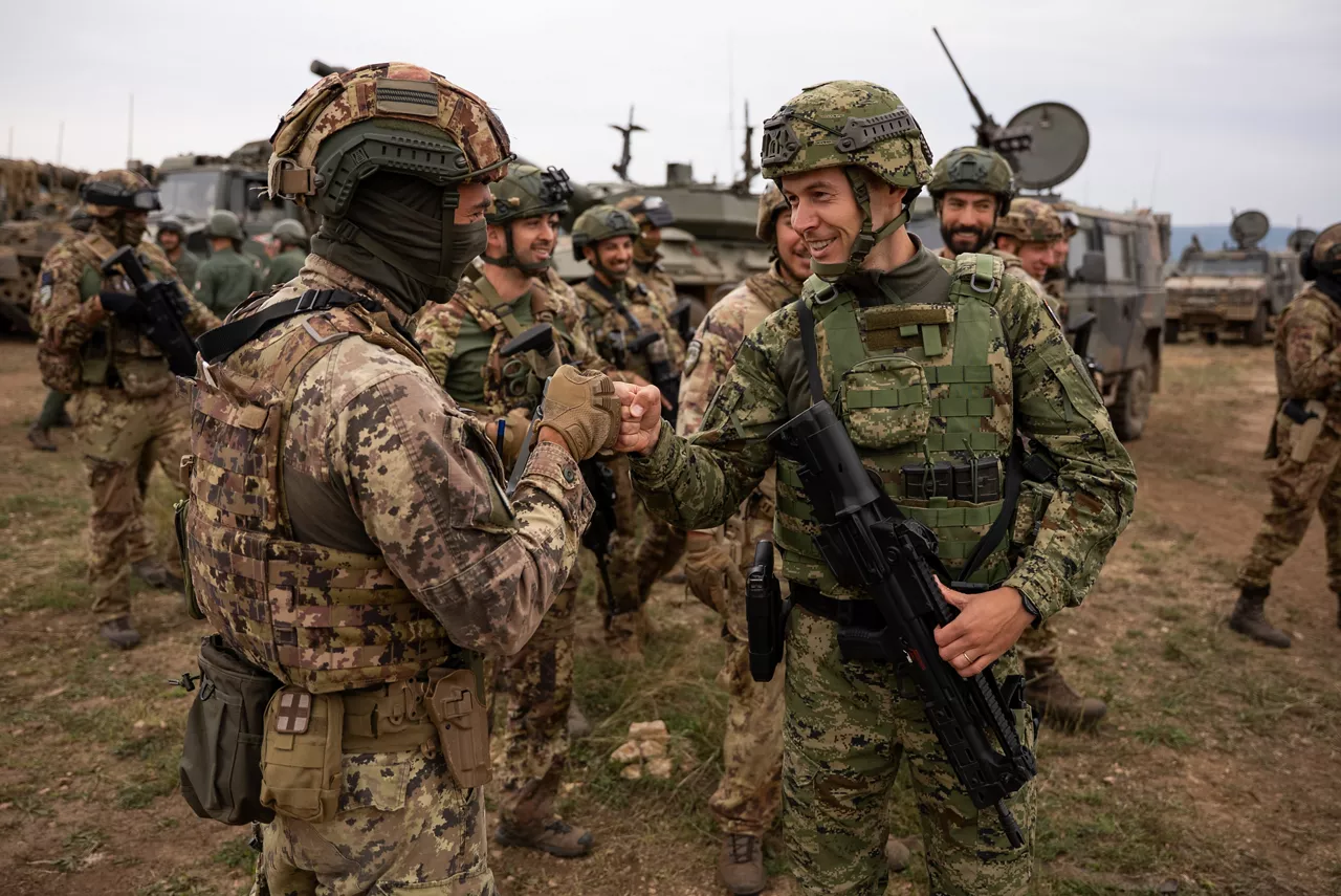 Croatian and Italian troops bump fists after a succesful joint exercise. Exercise Adaptive Hussars 2025 was the Hungarian Defence Forces’ largest and most complex military exercise since Hungary’s accession to NATO in 1999. It promoted cooperation between all NATO members contributing to the NATO’s multinational battlegroup in Hungary, and boosted Hungary’s  defence capabilities along with NATO defence plans and procedures.