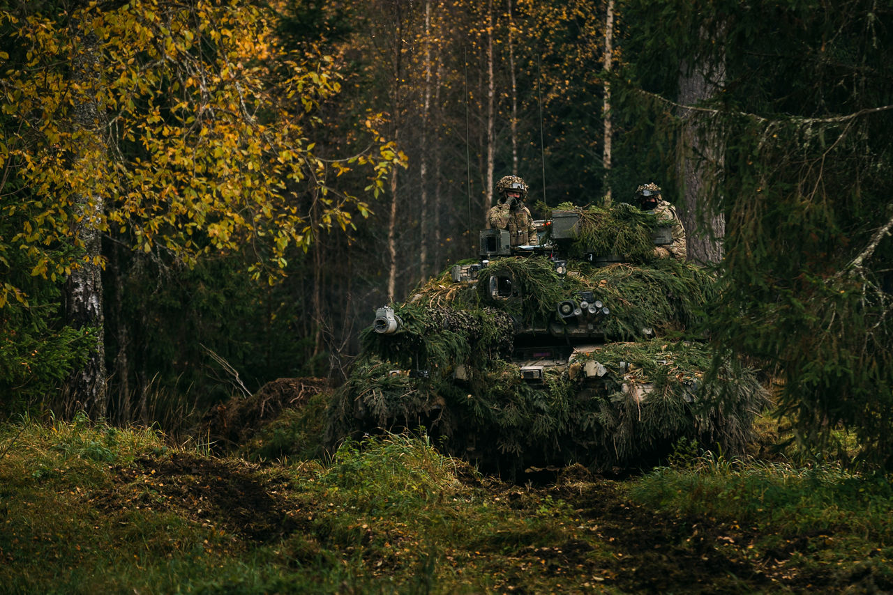 A British Challenger 2 tank crew discuss tactics during Exercise Bold Eagle in Estonia. 



NATO Allies tested their quick reaction defence skills in Estonia during Exercise Bold Panzer, strengthening NATO’s ability to respond to any incursion into Estonian territory. The exercise brought together forces from Canada, Estonia, France, Latvia, Poland, Slovenia and the UK over two weeks, ensuring their readiness to protect Estonia and the Alliance.
