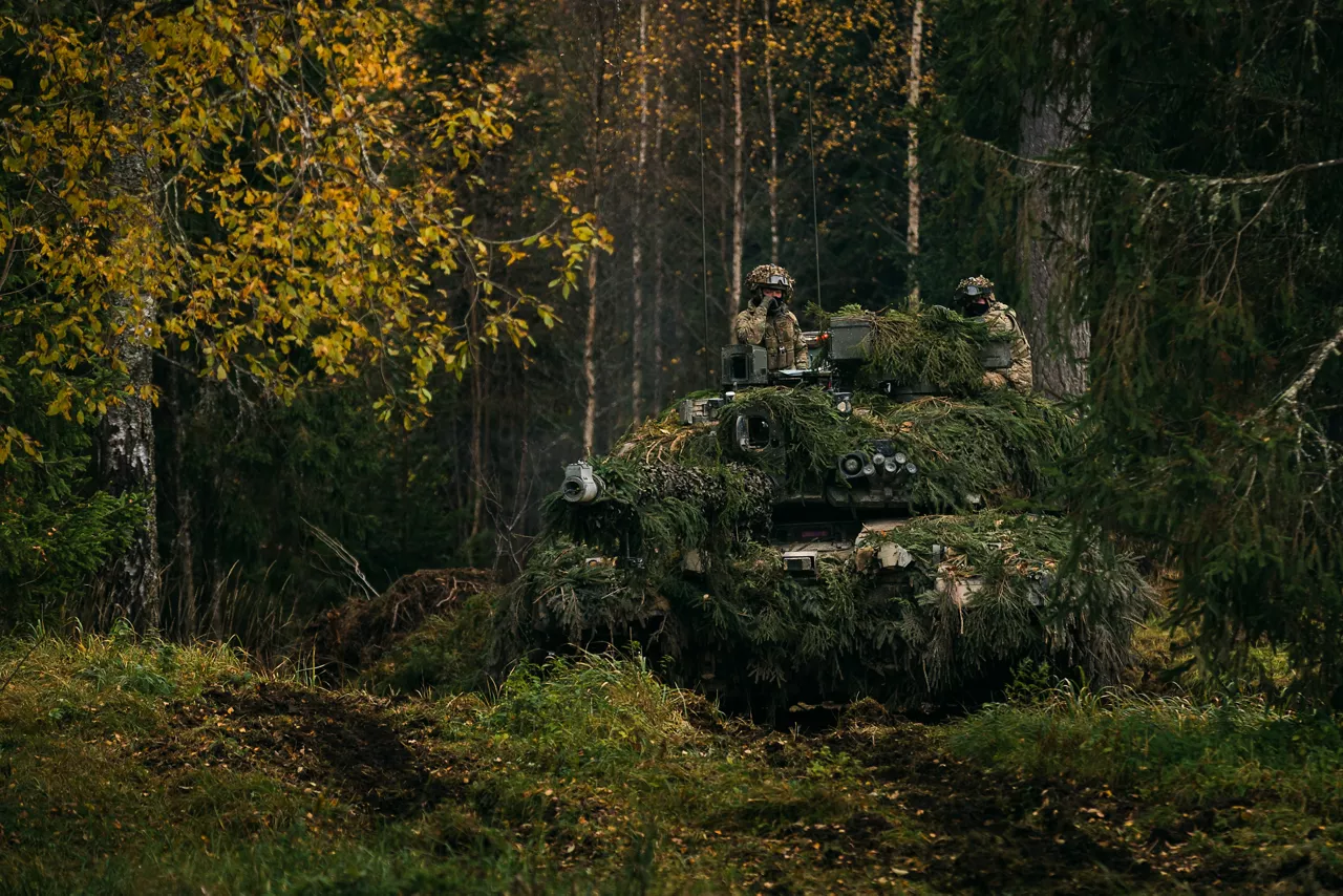 A British Challenger 2 tank crew discuss tactics during Exercise Bold Eagle in Estonia. 



NATO Allies tested their quick reaction defence skills in Estonia during Exercise Bold Panzer, strengthening NATO’s ability to respond to any incursion into Estonian territory. The exercise brought together forces from Canada, Estonia, France, Latvia, Poland, Slovenia and the UK over two weeks, ensuring their readiness to protect Estonia and the Alliance.