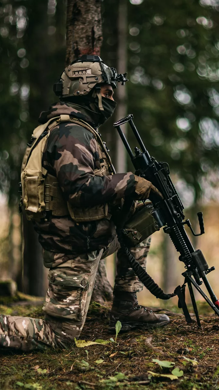 A French infantry soldier takes a knee during Exercise Bold Panzer in Estonia. 



NATO Allies tested their quick reaction defence skills in Estonia during Exercise Bold Panzer, strengthening NATO’s ability to respond to any incursion into Estonian territory. The exercise brought together forces from Canada, Estonia, France, Latvia, Poland, Slovenia and the UK over two weeks, ensuring their readiness to protect Estonia and the Alliance.
