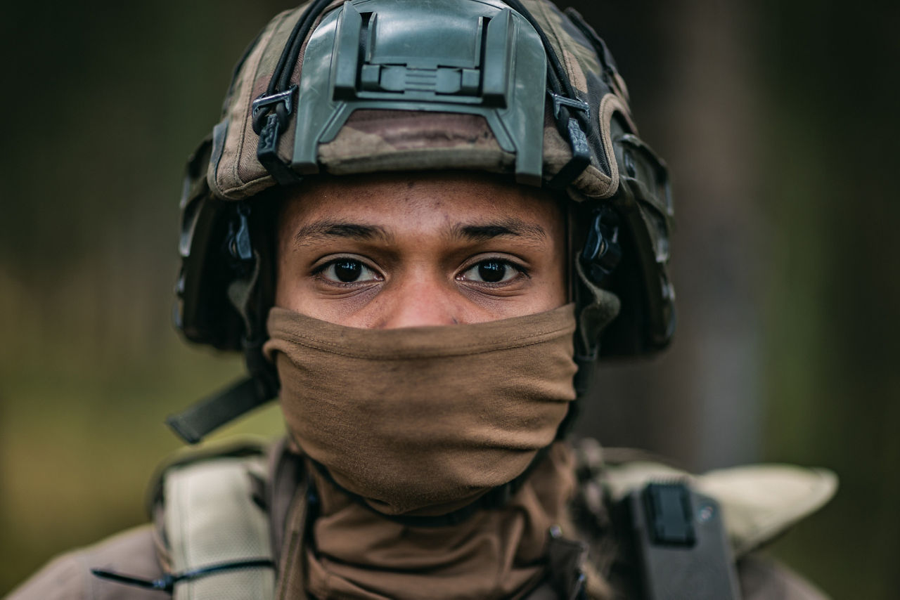 A French infantry soldier prepares for an assault during Exercise Bold Panzer in Estonia.  

NATO Allies tested their quick reaction defence skills in Estonia during Exercise Bold Panzer, strengthening NATO’s ability to respond to any incursion into Estonian territory. The exercise brought together forces from Canada, Estonia, France, Latvia, Poland, Slovenia and the UK over two weeks, ensuring their readiness to protect Estonia and the Alliance.