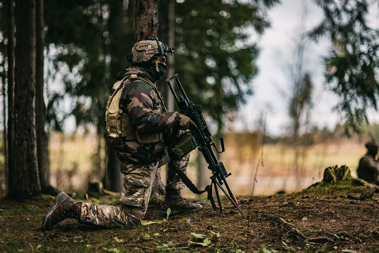 A French infantry soldier takes a knee during Exercise Bold Panzer in Estonia.



NATO Allies tested their quick reaction defence skills in Estonia during Exercise Bold Panzer, strengthening NATO’s ability to respond to any incursion into Estonian territory. The exercise brought together forces from Canada, Estonia, France, Latvia, Poland, Slovenia and the UK over two weeks, ensuring their readiness to protect Estonia and the Alliance.