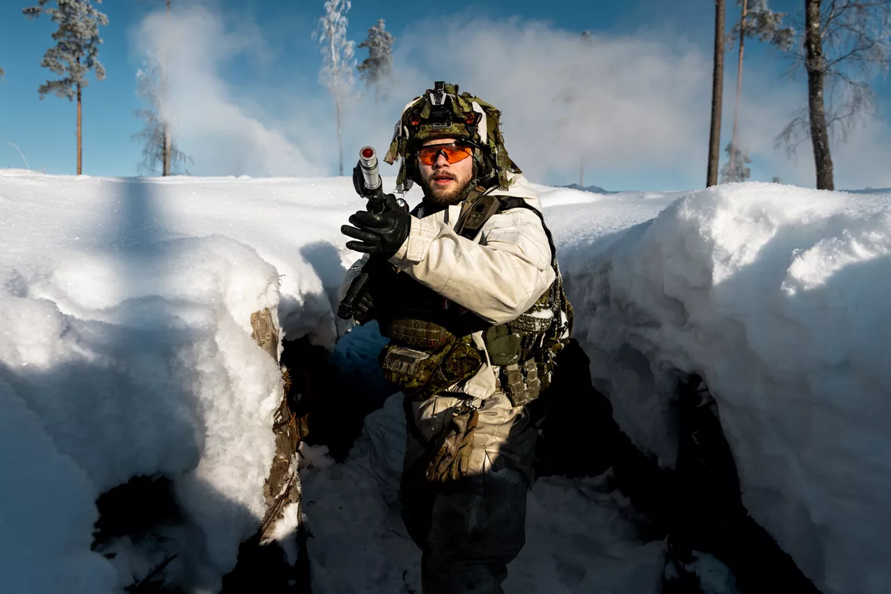 An Estonian Army soldier looks back at advancing British Army troops during a simulated attack near Tapa, Estonia.



During exercise Winter Camp, NATO’s multinational battlegroup in Estonia braved bitterly cold temperatures as units trained together in demanding winter conditions. The unforgiving environment allowed Allied troops to refine their cold‑weather techniques and demonstrate their ability to defend their territory under any circumstances.
