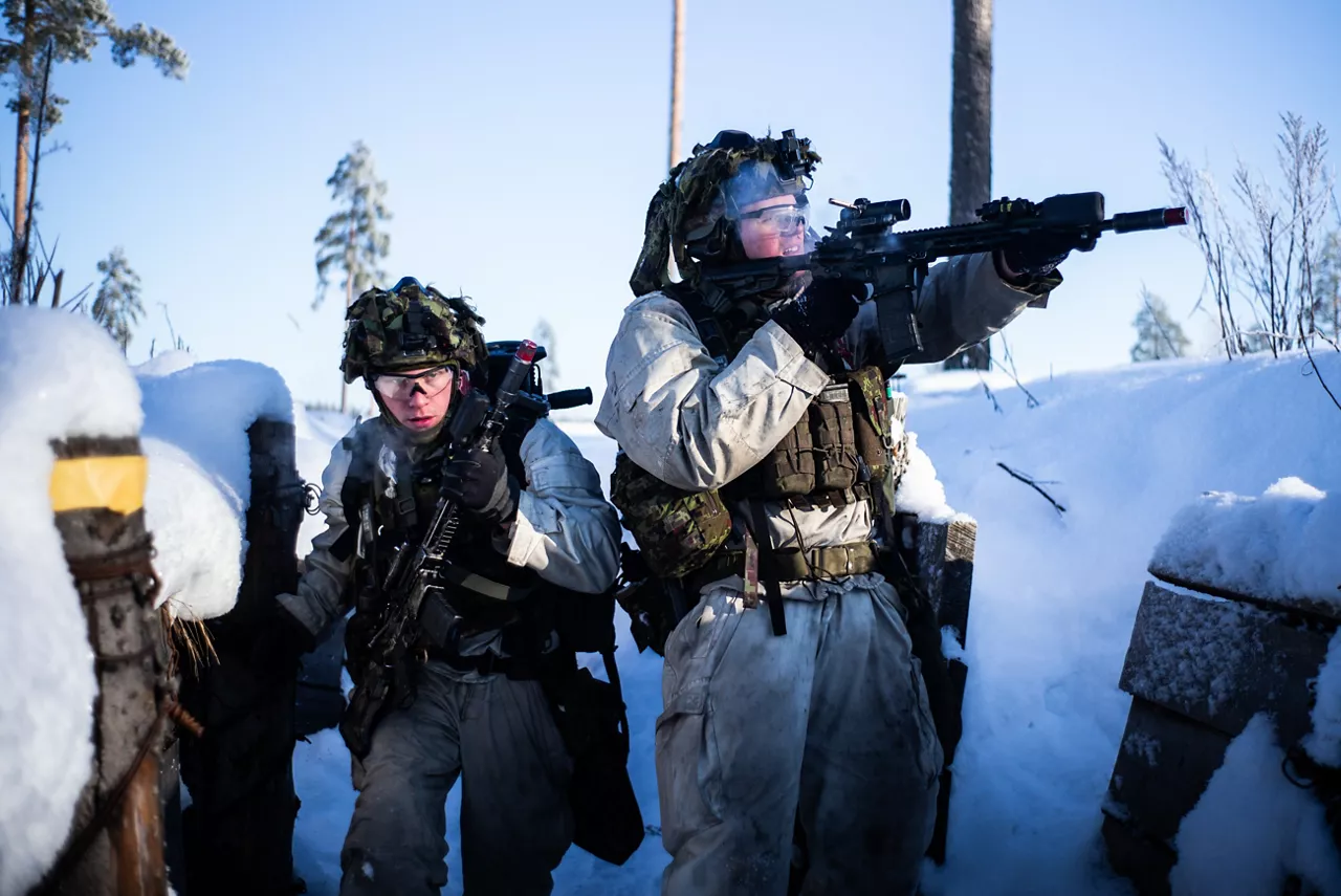 Estonian Army soldiers try to fend off advancing British Army troops during a simulated attack near Tapa, Estonia.



During exercise Winter Camp, NATO’s multinational battlegroup in Estonia braved bitterly cold temperatures as units trained together in demanding winter conditions. The unforgiving environment allowed Allied troops to refine their cold‑weather techniques and demonstrate their ability to defend their territory under any circumstances.