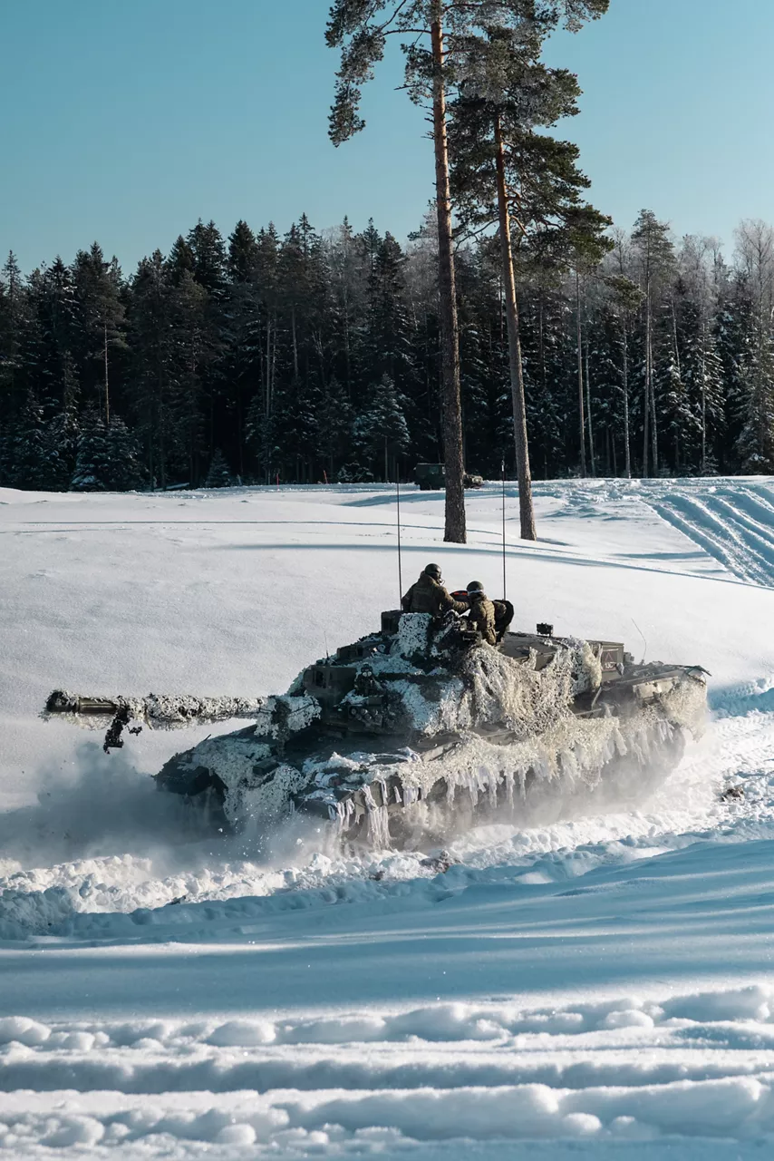 A British Army Challenger 2 main battle tank covers an infantry advance near Tapa, Estonia. 



During exercise Winter Camp, NATO’s multinational battlegroup in Estonia braved bitterly cold temperatures as units trained together in demanding winter conditions. The unforgiving environment allowed Allied troops to refine their cold‑weather techniques and demonstrate their ability to defend their territory under any circumstances.