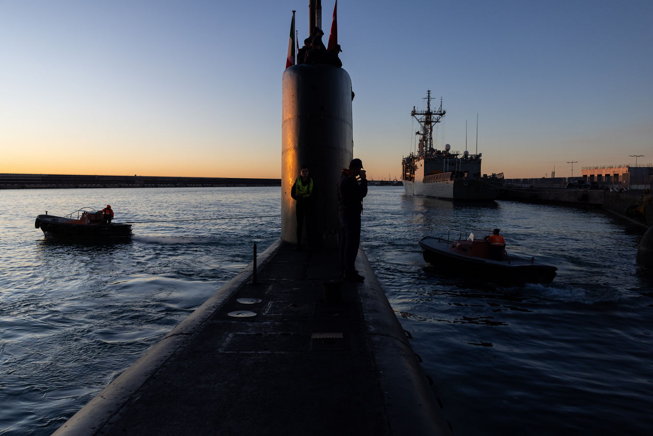 The Turkish Navy submarine TCG I. İnönü heads out to sea during Exercise Dynamic Manta 26. The exercise, held annually by NATO Allied Maritime Command, tests Allied Anti-Submarine Warfare capabilities in a series of sub-hunting drills off the coast of Sicily. This year’s iteration gathered ship, submarines and aircraft from nine Allies, including Canada, France, Germany, Greece, Italy, Portugal, Turkey, the United Kingdom and the United States.