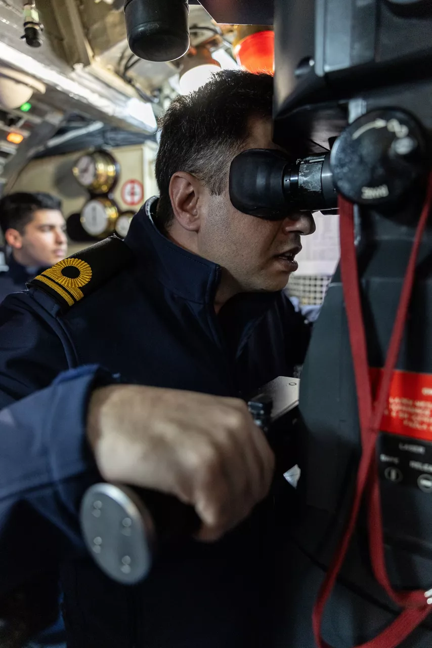 A Turkish Navy sailor scans the horizon using a periscope aboard the submarine TCG I. İnönü during Exercise Dynamic Manta 26. The exercise, held annually by NATO Allied Maritime Command, tests Allied Anti-Submarine Warfare capabilities in a series of sub-hunting drills off the coast of Sicily. This year’s iteration gathered ship, submarines and aircraft from nine Allies, including Canada, France, Germany, Greece, Italy, Portugal, Türkiye, the United Kingdom and the United States.
