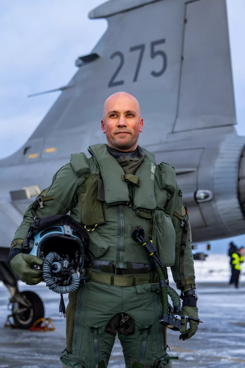 A Swedish Air Force fighter pilot stands by his JAS 39 Gripen fighter at Keflavik Air Base in Iceland while deployed as part of NATO’s Arctic Sentry activity. Arctic Sentry is a NATO vigilance activity aimed at enhancing security in the north, helping to make the Alliance safer. As part of this initiative, Sweden deployed a detachment of six Gripens to Keflavik Air Base to safeguard Icelandic airspace against threats or intrusions. Their deployment is also part of NATO’s Iceland Air Policing mission, marking the first time Sweden has led an air policing mission since joining NATO two years ago as its 32nd member. Situated in the middle of the North Atlantic, Iceland plays a vital role in helping Allies maintain situational awareness in the High North.