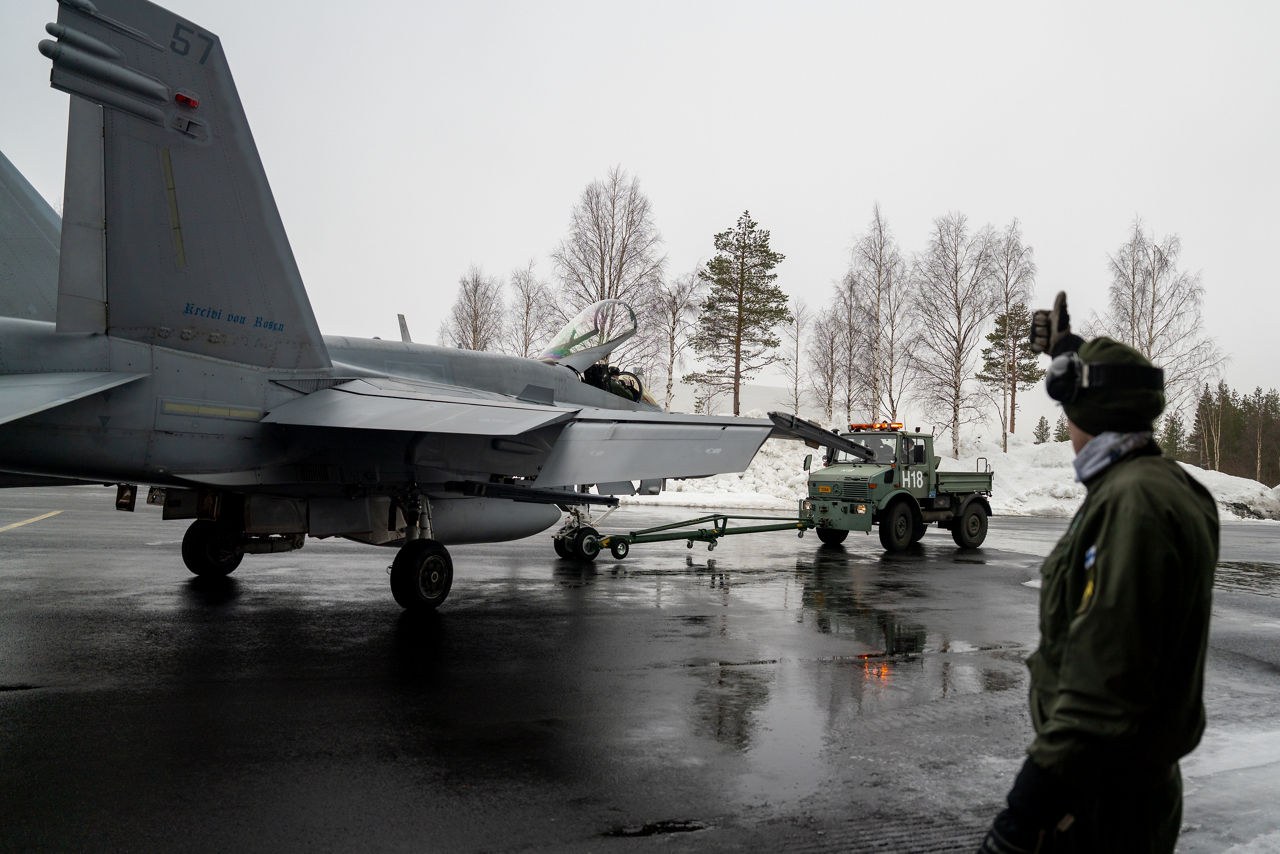 Finnish conscripts move a Finnish Air Force F/A‑18 back into the hangar for maintenance during Exercise Cold Response 2026 in Rovaniemi, Finland.

Exercise Cold Response 2026 showcased how Allied aircraft and aircrews operate in one of the most demanding environments on earth. In Finland’s Lapland region, Finnish F/A-18 fighter jets launched from icy runways while US Marines KC-130 tankers demonstrated their vital refuelling capabilities, both in the air, extending mission range, and on the ground, where they can set up temporary refuelling spots to support aircraft operation in remote locations. Pilots, ground crews and support teams trained side by side to maintain aircraft, coordinate sorties and ensure safe operations despite the Arctic’s extreme temperatures and challenging conditions. Cold Response is part of NATO’s recently established vigilance activity Arctic Sentry, dedicated to the defence and security of the High North and the Arctic, and it took place in Norway and Finland from 9 to 20 March 2026.