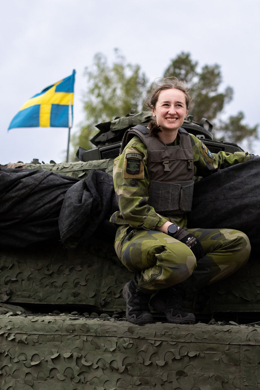 A Swedish Army soldier from the South Skåne Regiment squats on a CV90 Infantry Fighting Vehicle at Camp Ādaži in Latvia during exercise Aurora 26. Past iterations of Aurora, Swedish-led military exercise series, focused on mobilising the country’s armed forces for national defence, this year’s iteration also set out to test Sweden’s ability to incorporate Allied forces in those plans. Part of the exercise saw an armoured battalion from the South Skåne Regiment deploy to Latvia for training, while using the same transportation and logistics methods that might be used to reinforce NATO Allies in times of crisis. More than 18,000 soldiers from 13 countries participated.